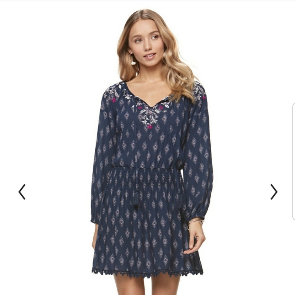 Mason & Belle Blue Embroidered Neckline Dress XL.